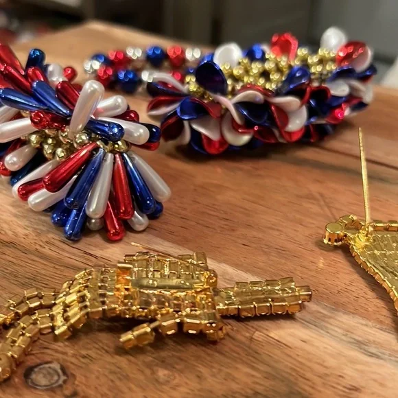 Red white blue patriotic USA flag & soldier broach (2) w/ gold back & bracelets - Picture 14 of 16